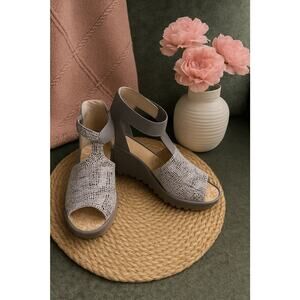 Fly London Yosi Snakeskin Gray White Wedge Open Toe Sandals Size 39 US 8-8.5 New